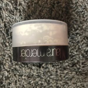 Laura Mercier setting powder
